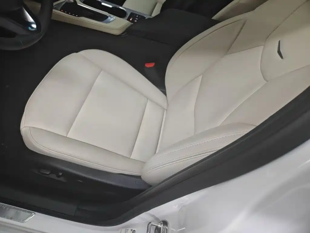 Cadillac CT4 — фото 15