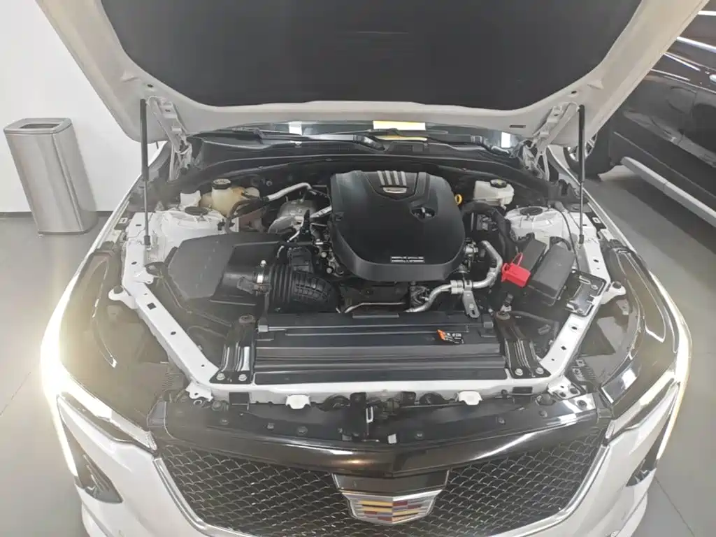 Cadillac CT4 — фото 20