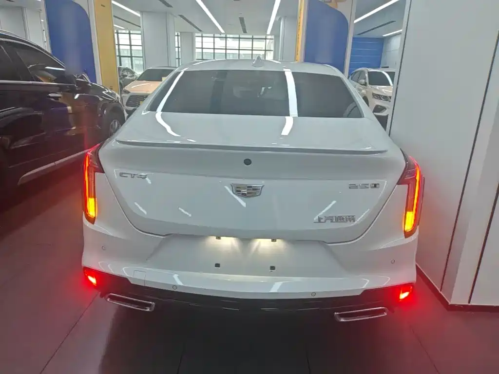 Cadillac CT4 — фото 6