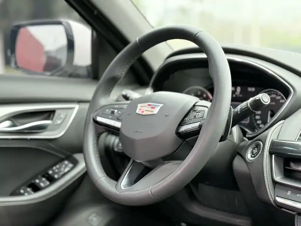 Cadillac CT5 — фото 11