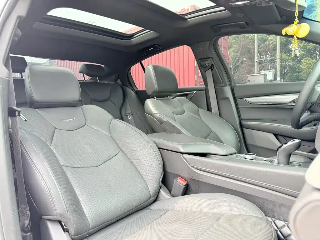 Cadillac CT5 — фото 17
