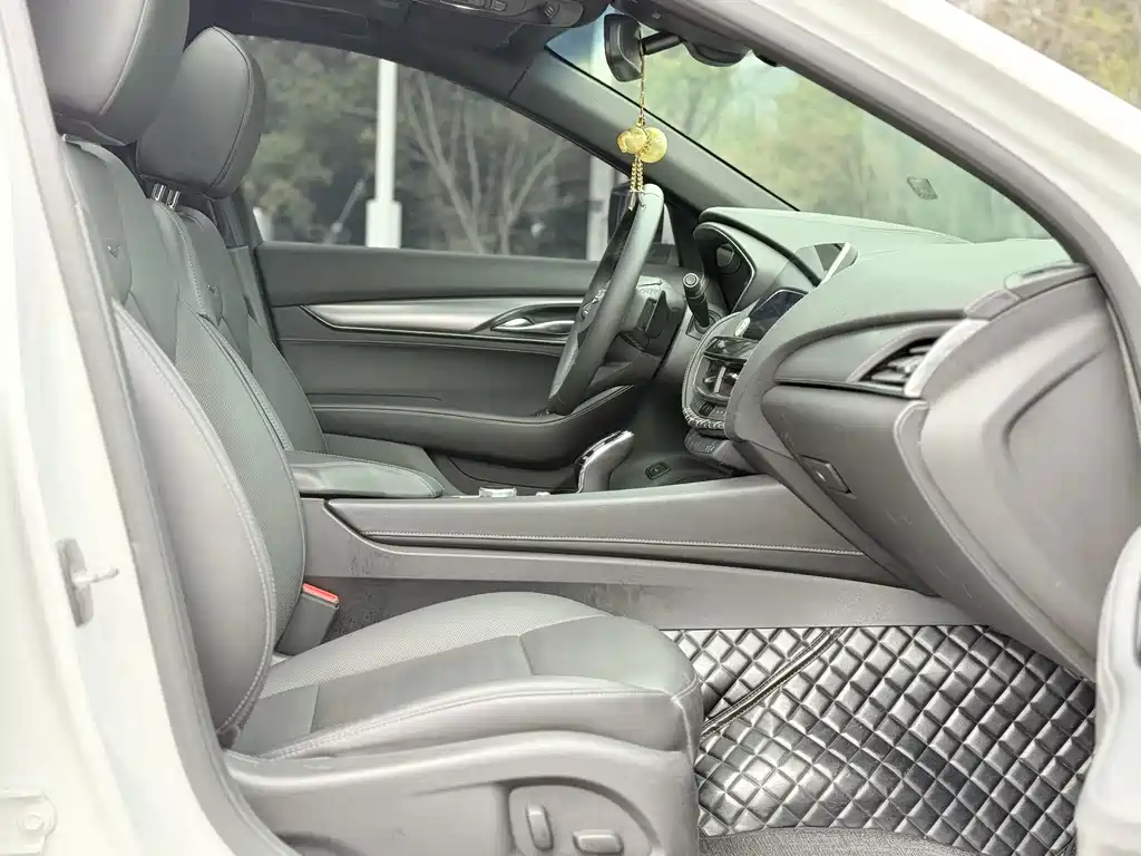Cadillac CT5 — фото 10