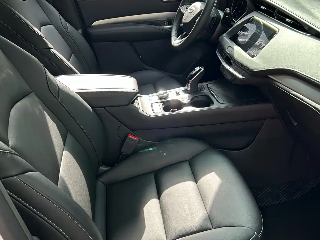 Cadillac XT4 — фото 6