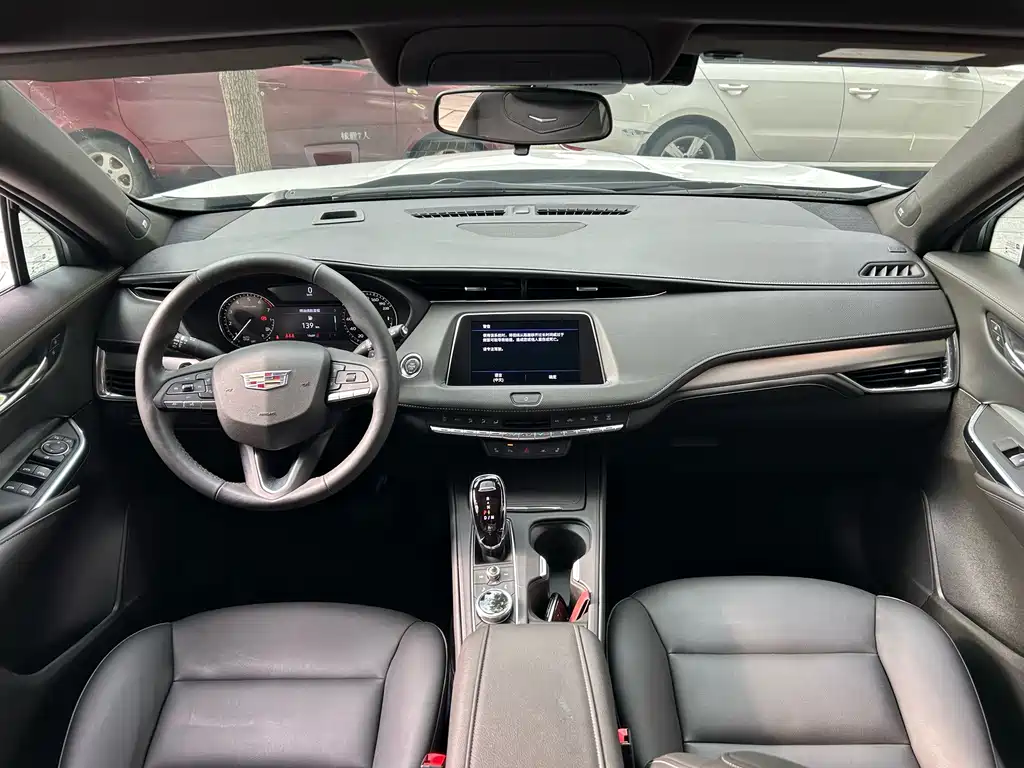 Cadillac XT4 — фото 10