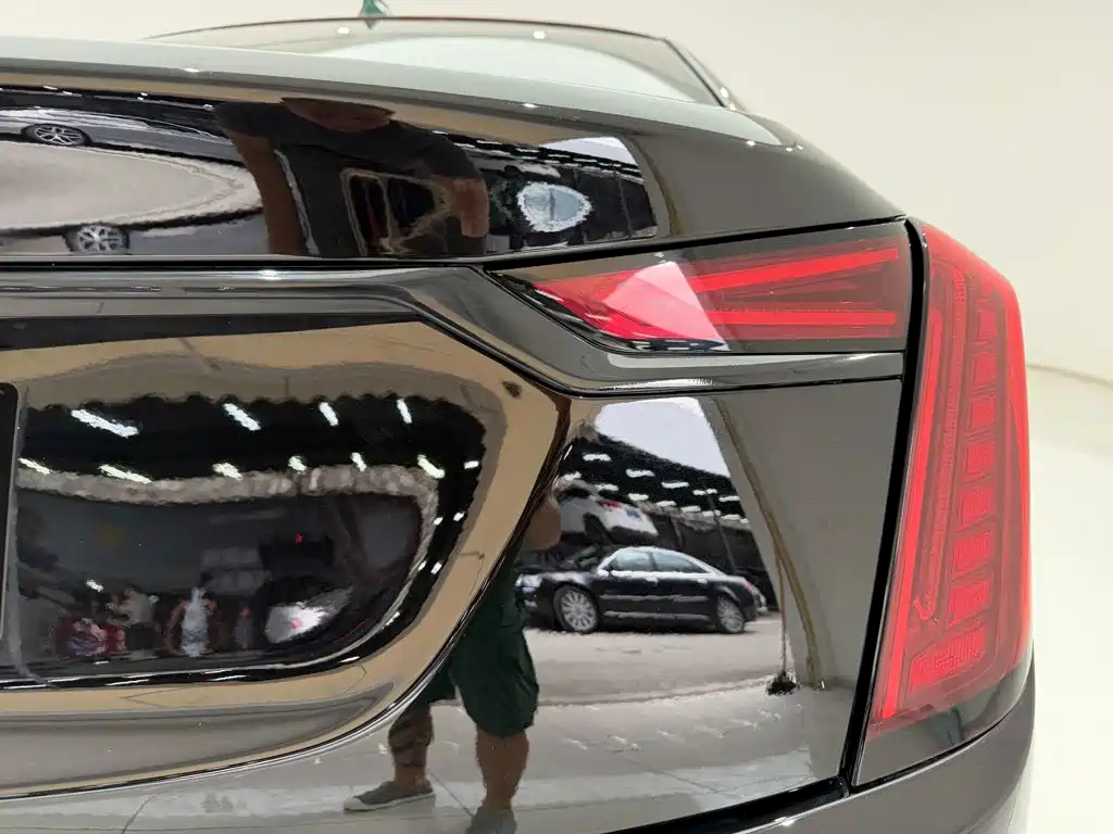 Cadillac CT6 — фото 10