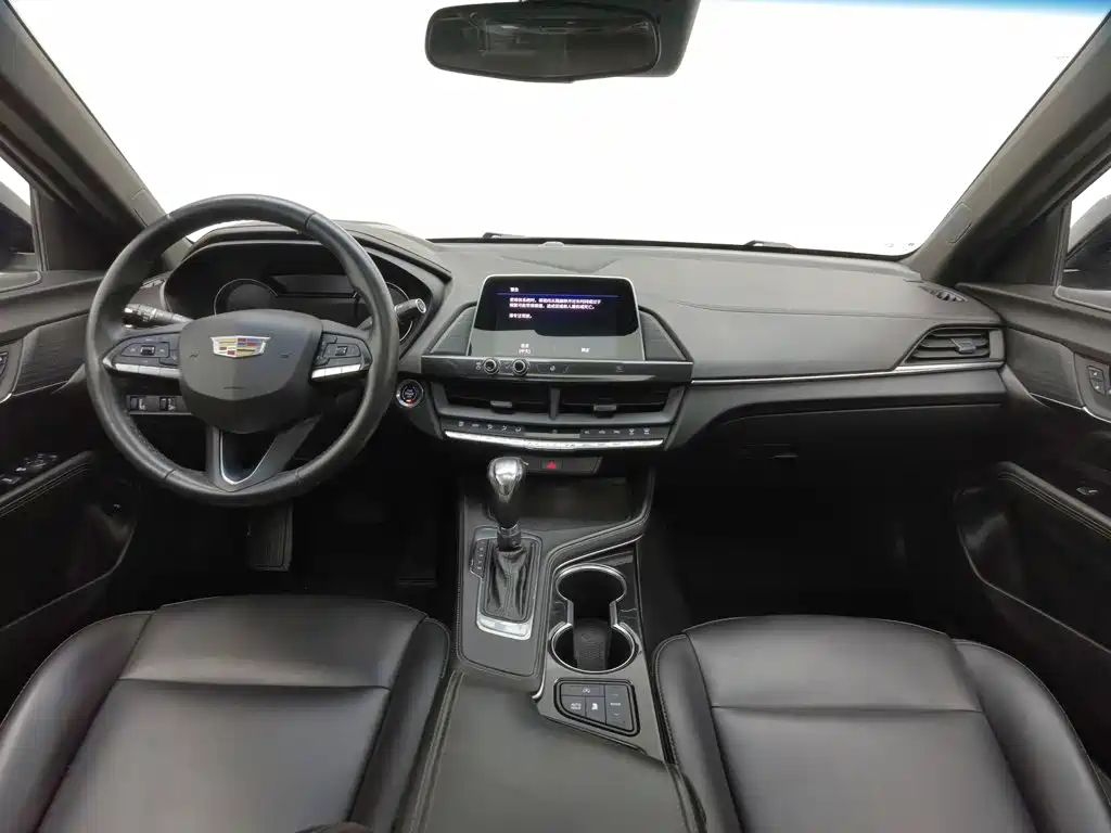 Cadillac CT4 — фото 5