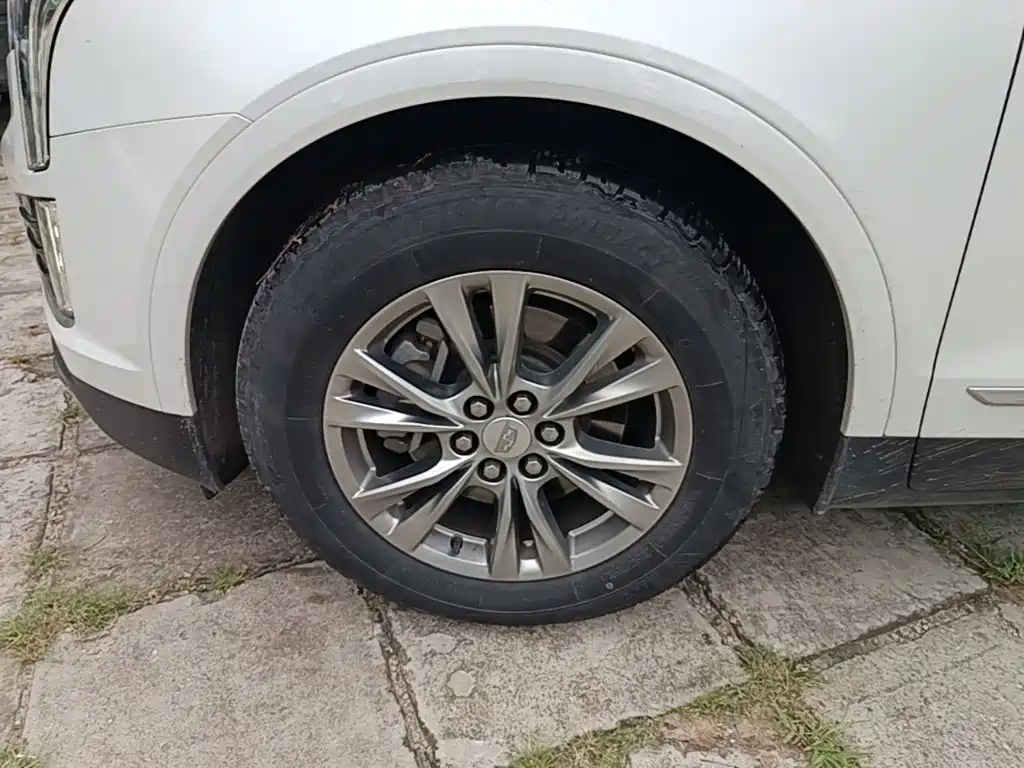 Cadillac XT5 — фото 23
