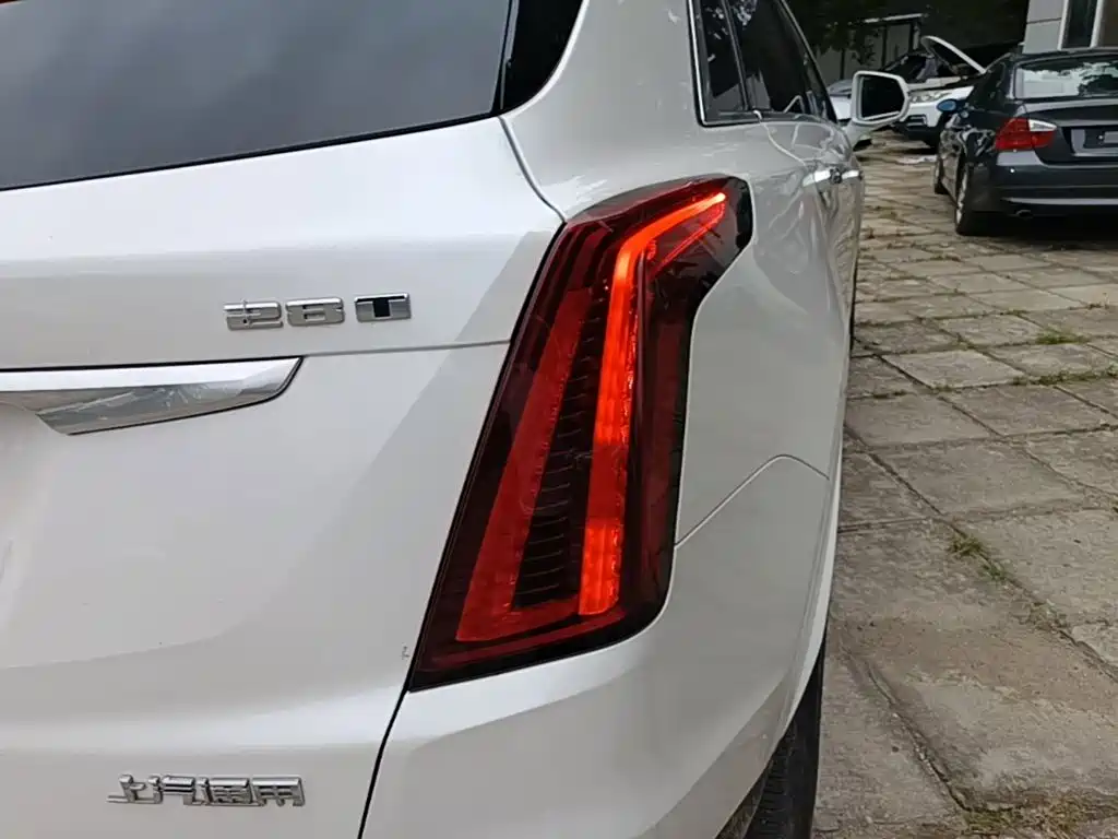 Cadillac XT5 — фото 8