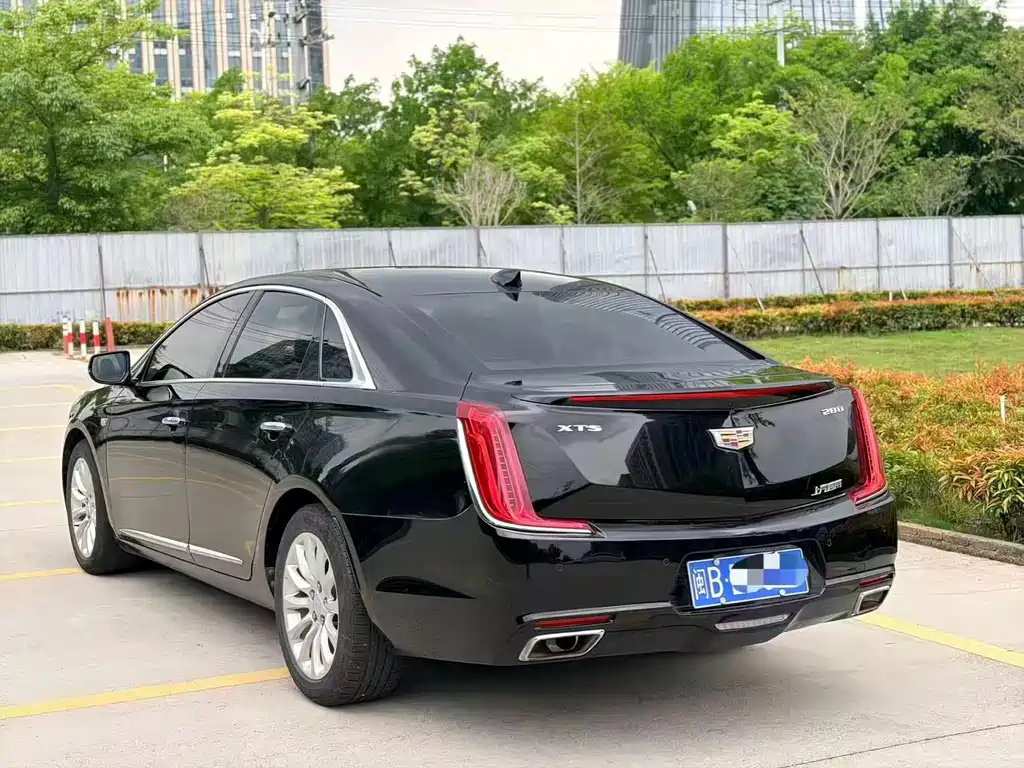 Cadillac XTS — фото 9