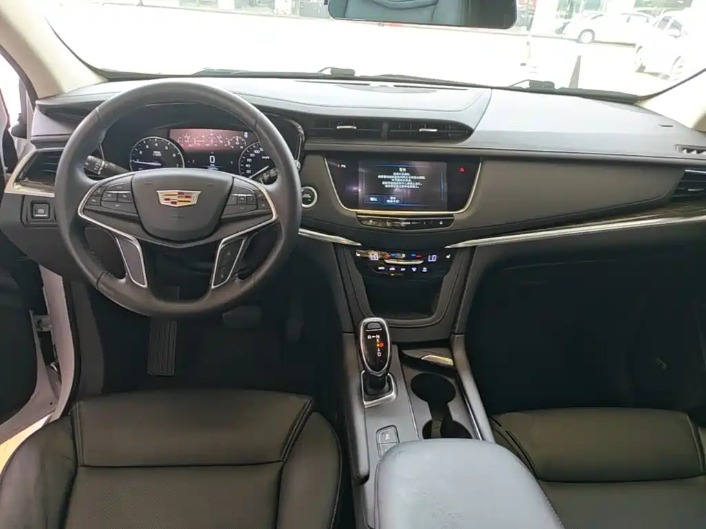 Cadillac XT5 — фото 10