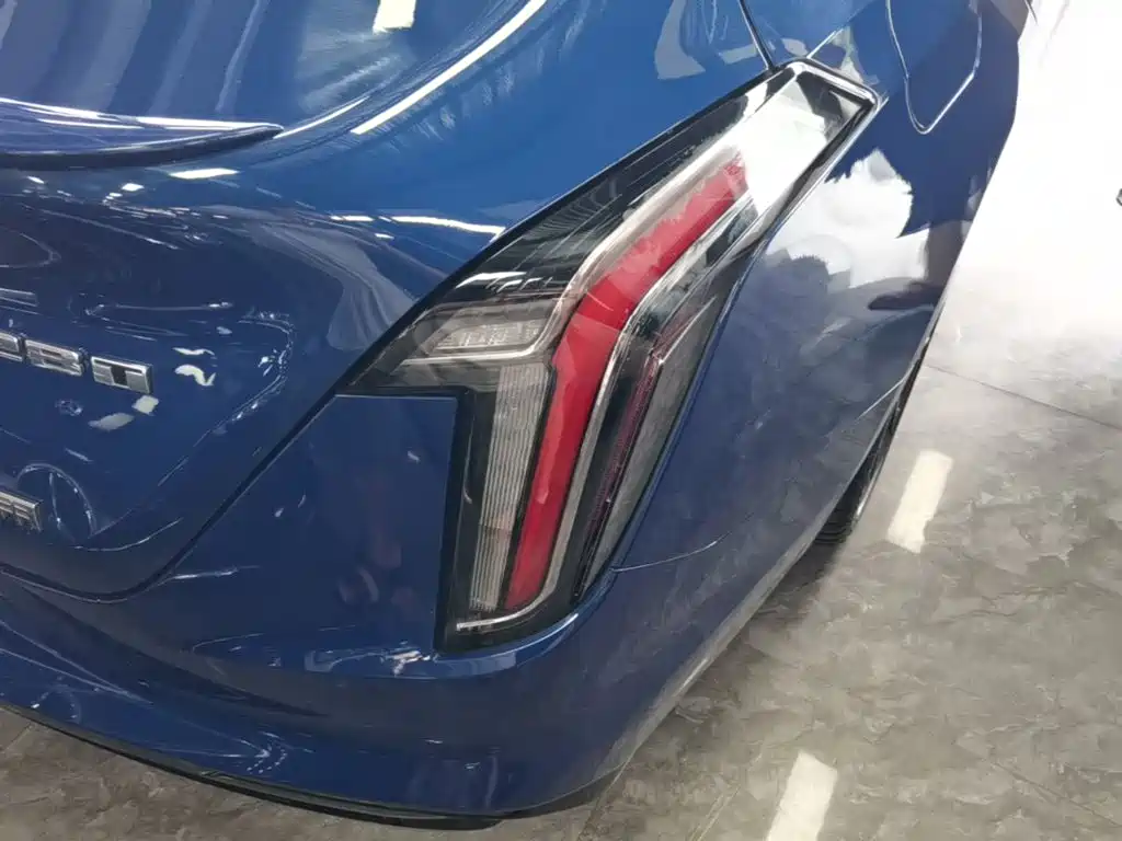 Cadillac CT4 — фото 8