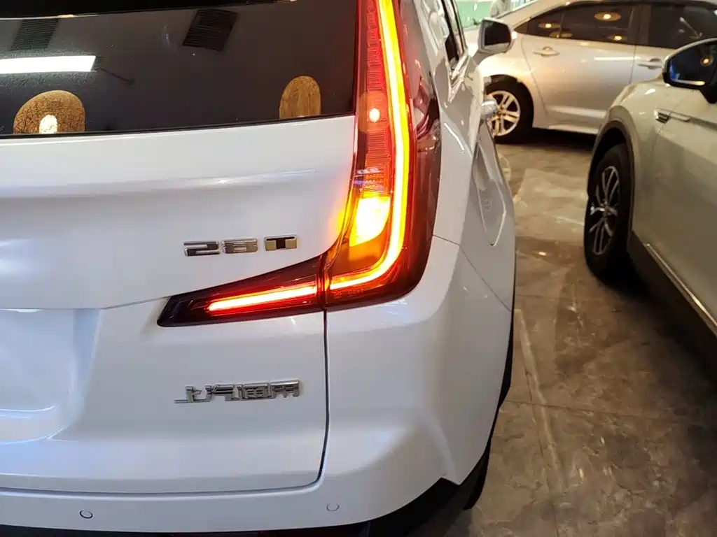 Cadillac XT4 — фото 8
