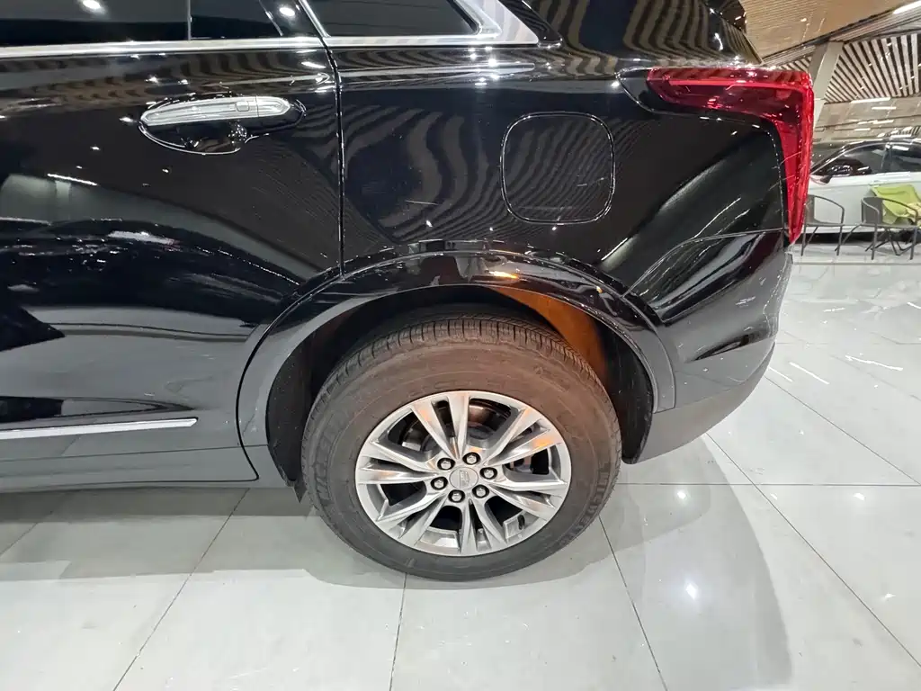 Cadillac XT5 — фото 33