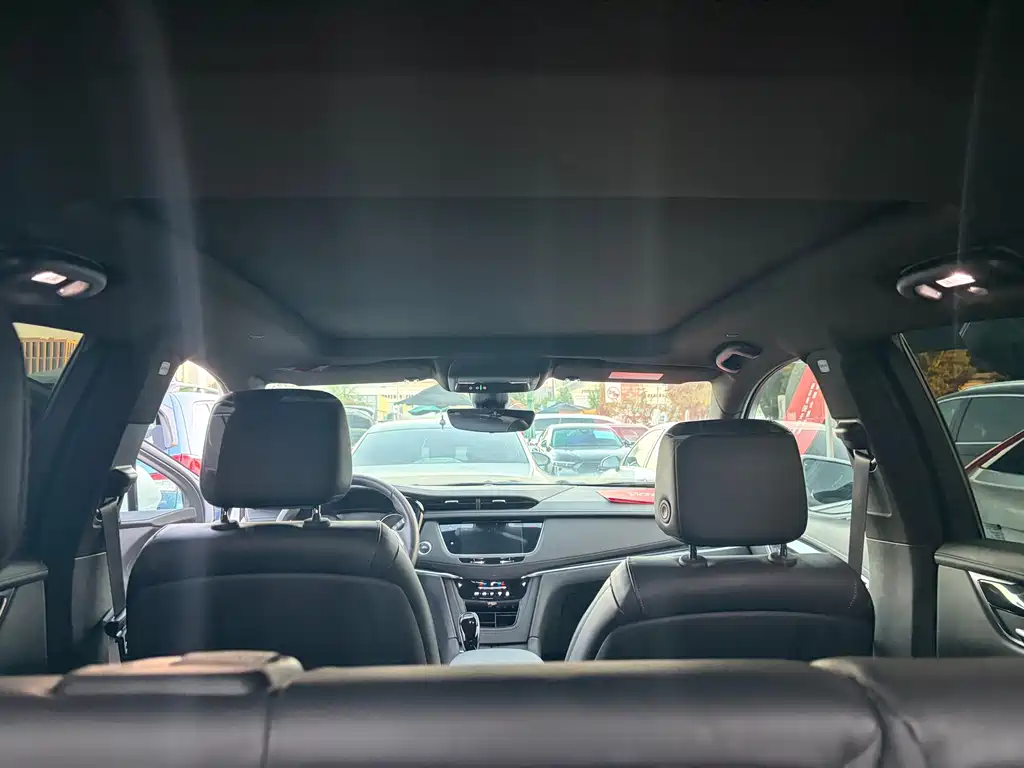 Cadillac XT5 — фото 10