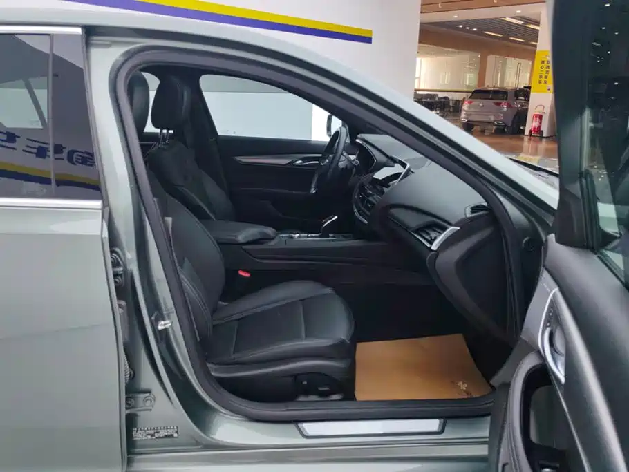 Cadillac CT5 — фото 8