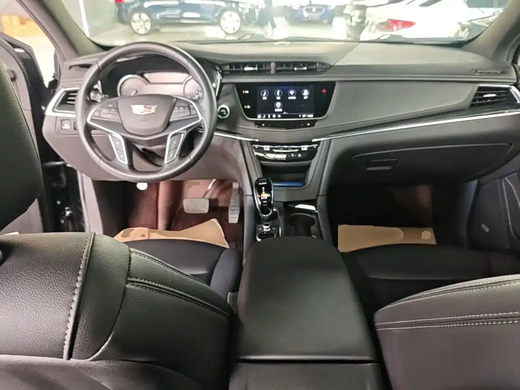 Cadillac XT5 — фото 10