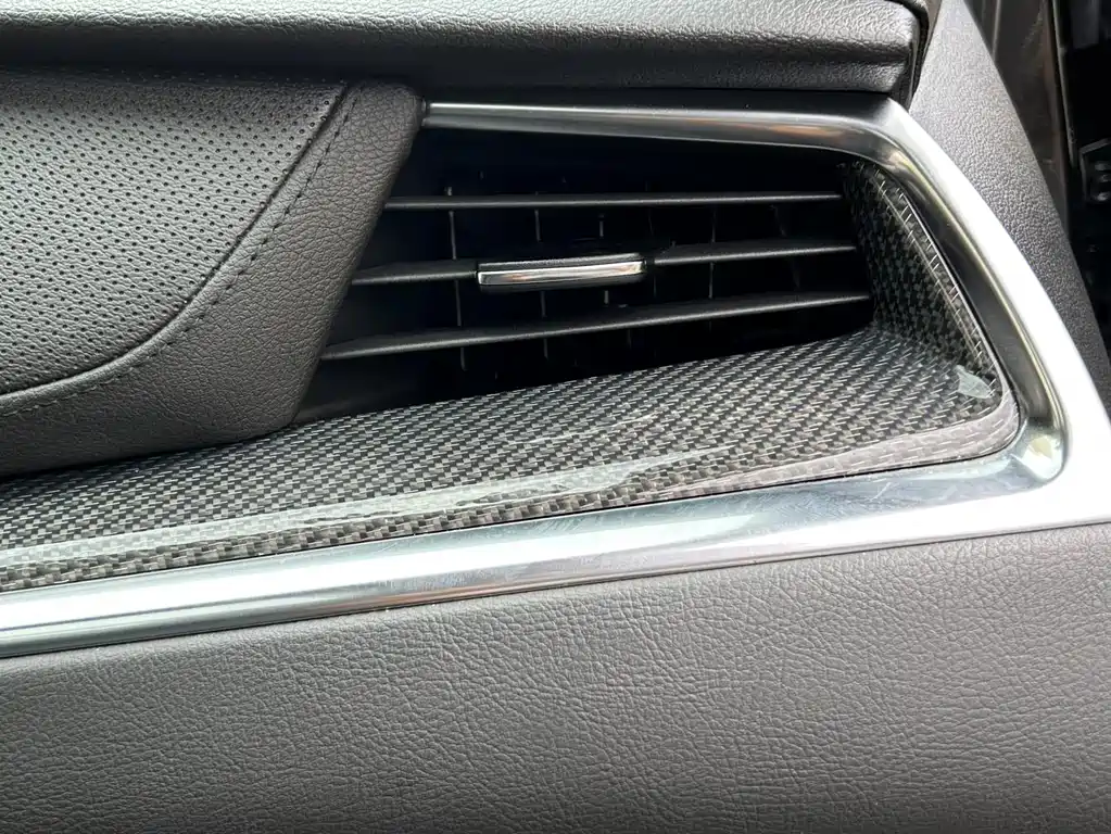 Cadillac XT5 — фото 23