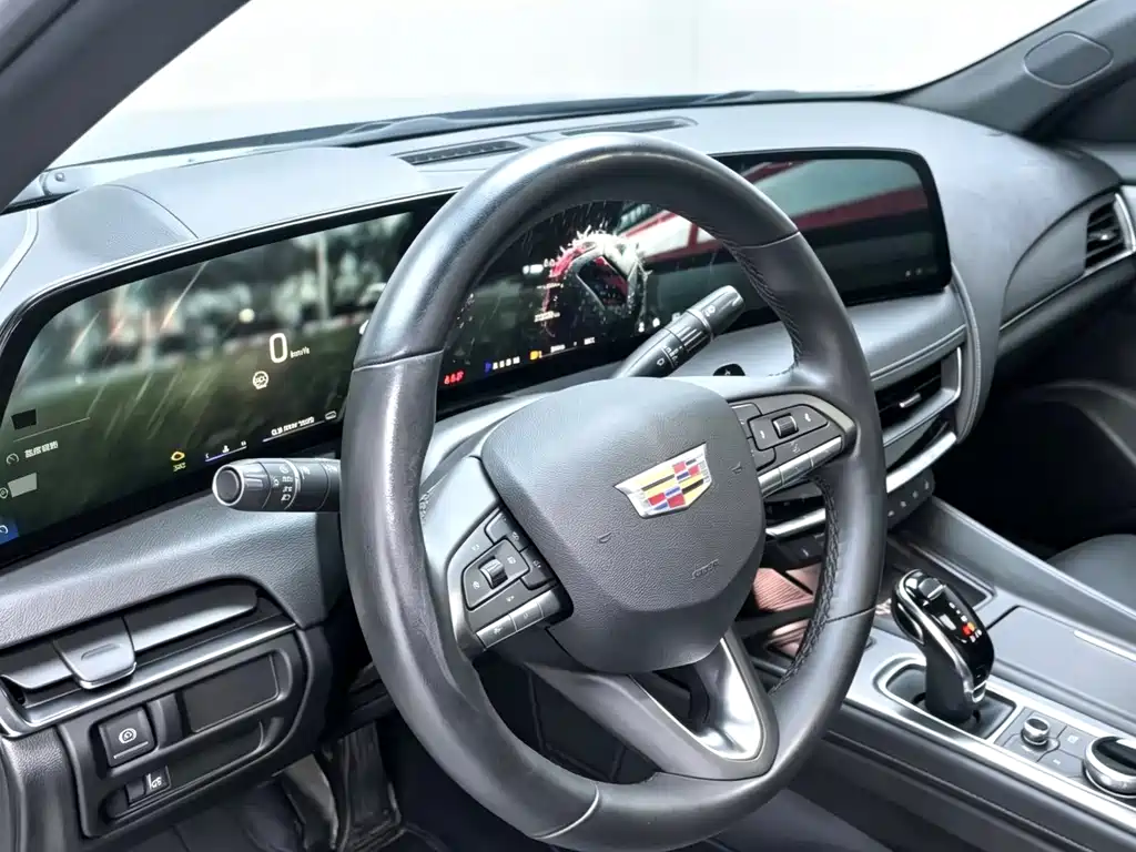 Cadillac CT5 — фото 8