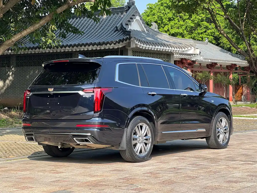Cadillac XT6 — фото 33
