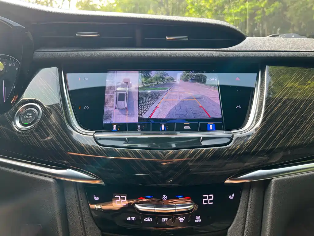 Cadillac XT6 — фото 8