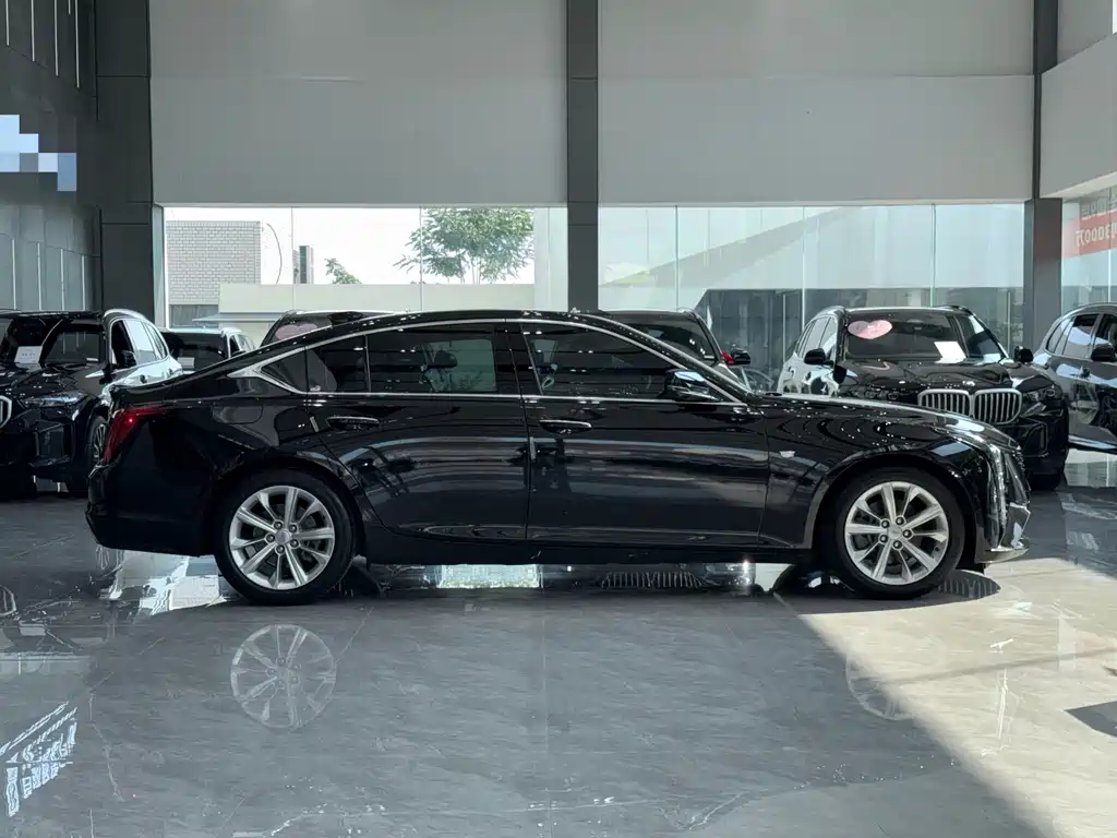 Cadillac CT5 — фото 8