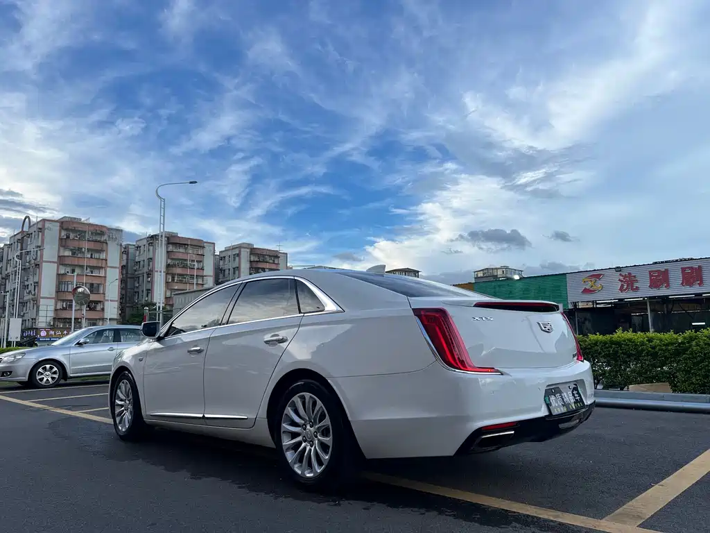 Cadillac XTS — фото 6
