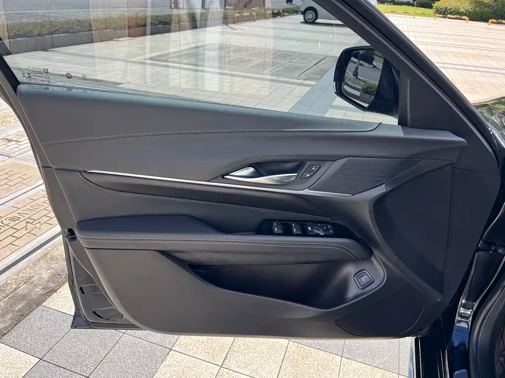 Cadillac CT4 — фото 9