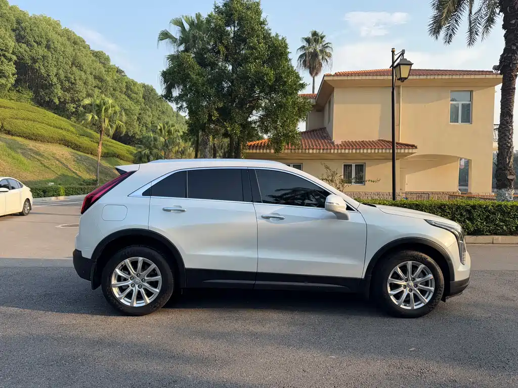 Cadillac XT4 — фото 8
