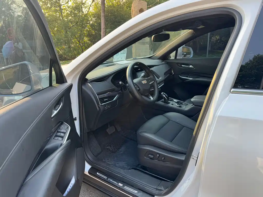 Cadillac XT4 — фото 9