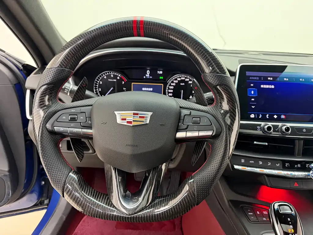 Cadillac CT5 — фото 8
