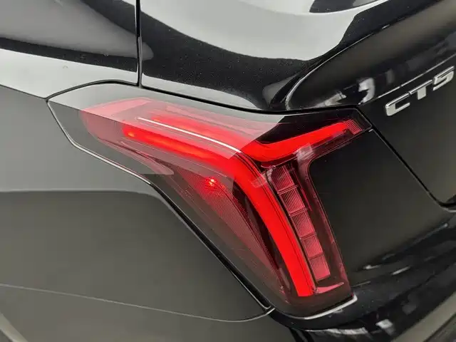 Cadillac CT5 — фото 7