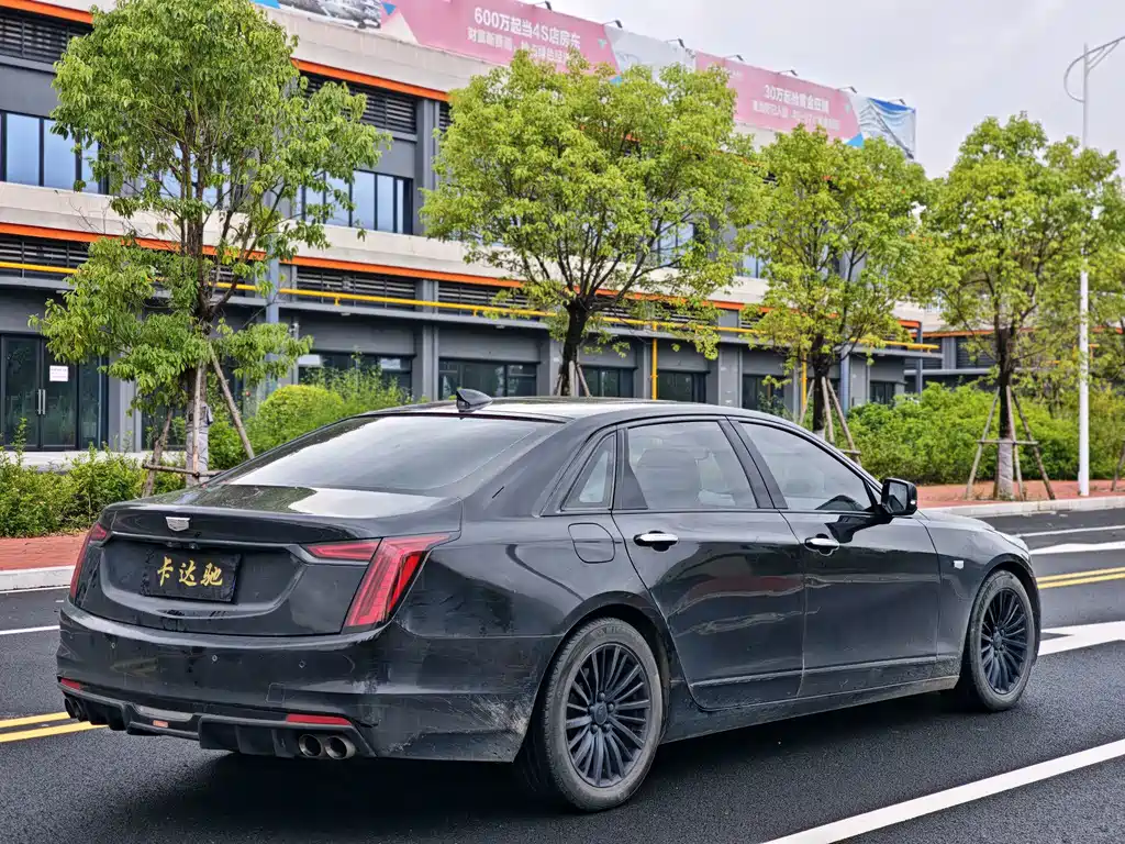 Cadillac CT6 — фото 9