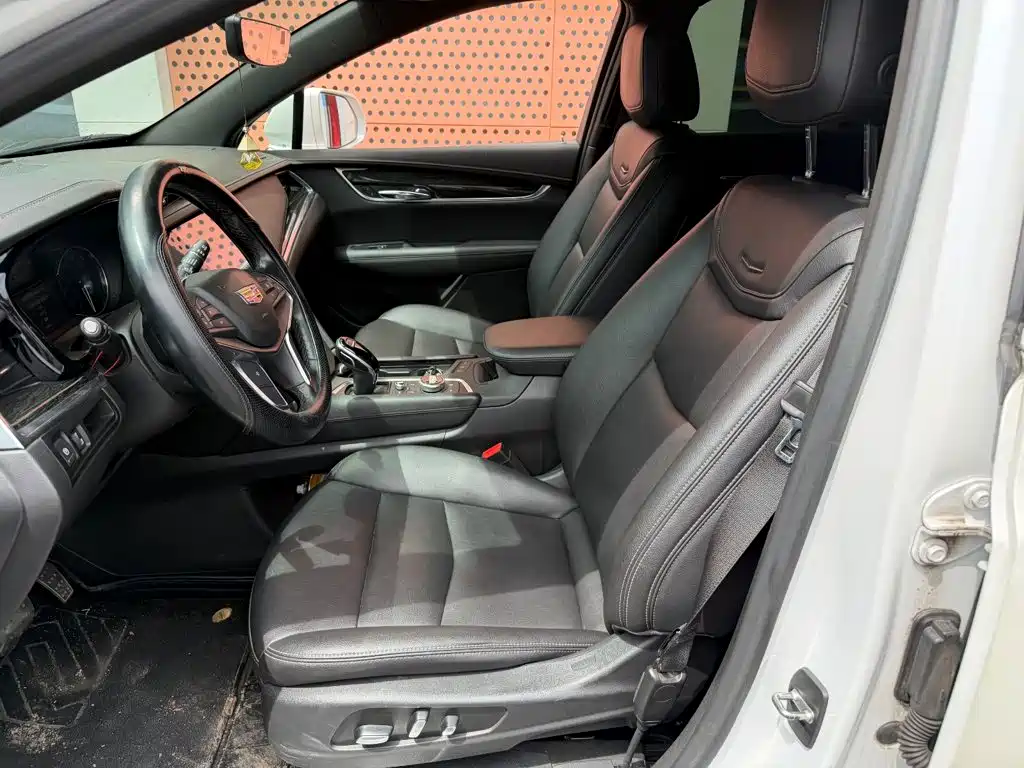 Cadillac XT5 — фото 8