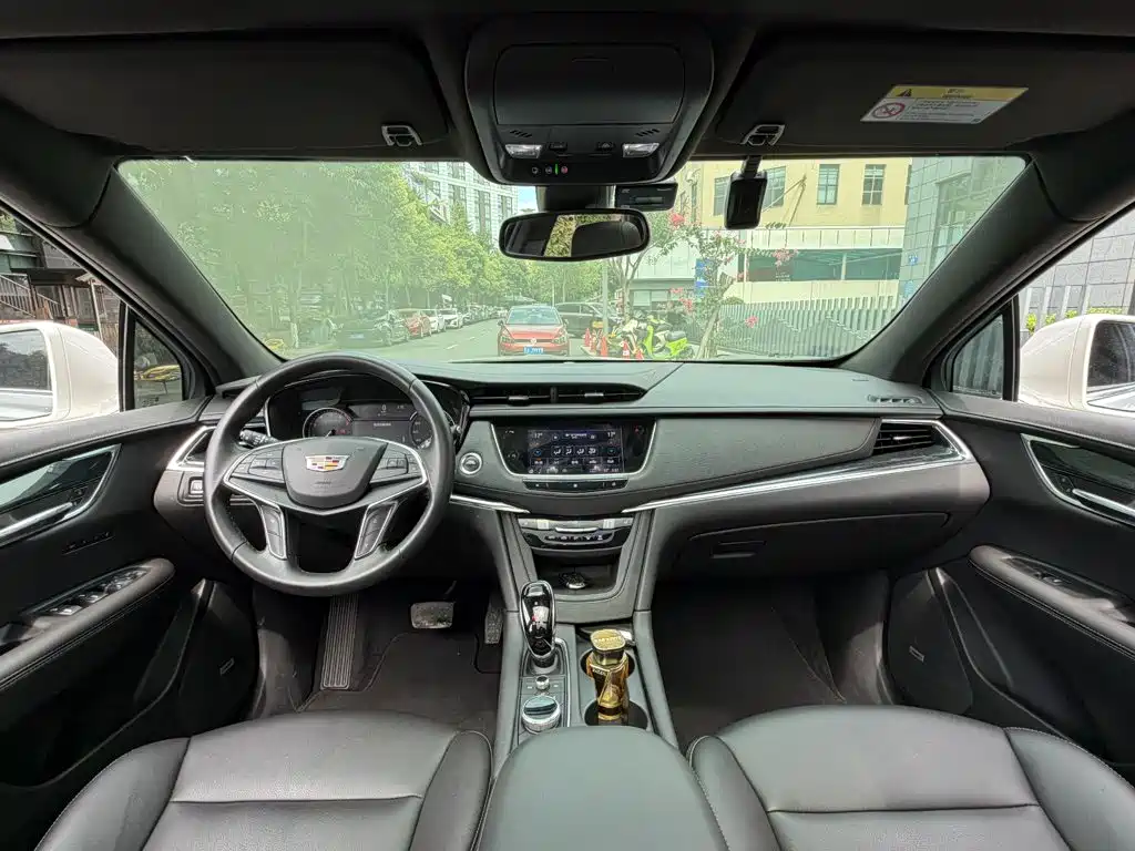 Cadillac XT5 — фото 13