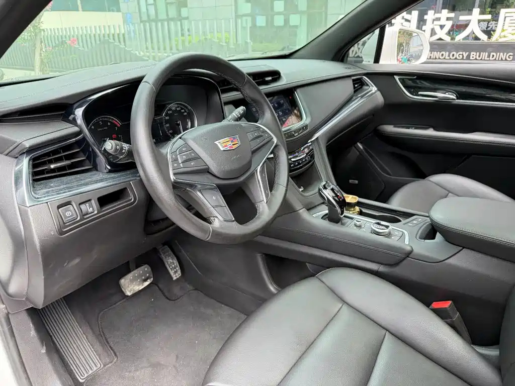 Cadillac XT5 — фото 7