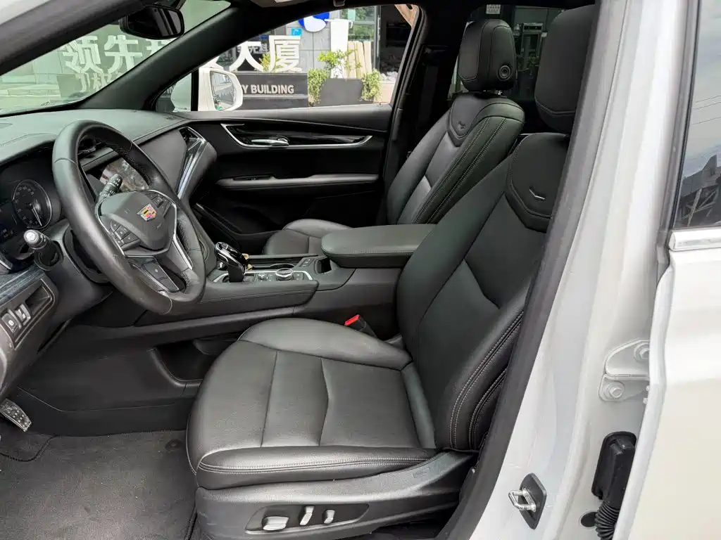 Cadillac XT5 — фото 8