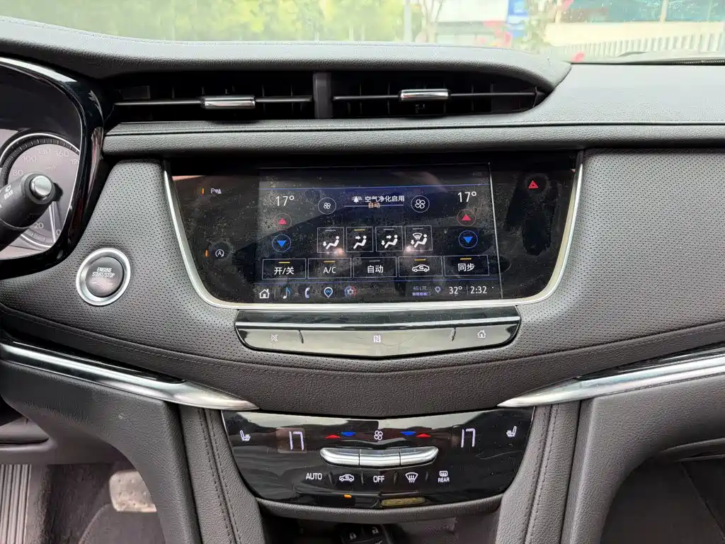 Cadillac XT5 — фото 10