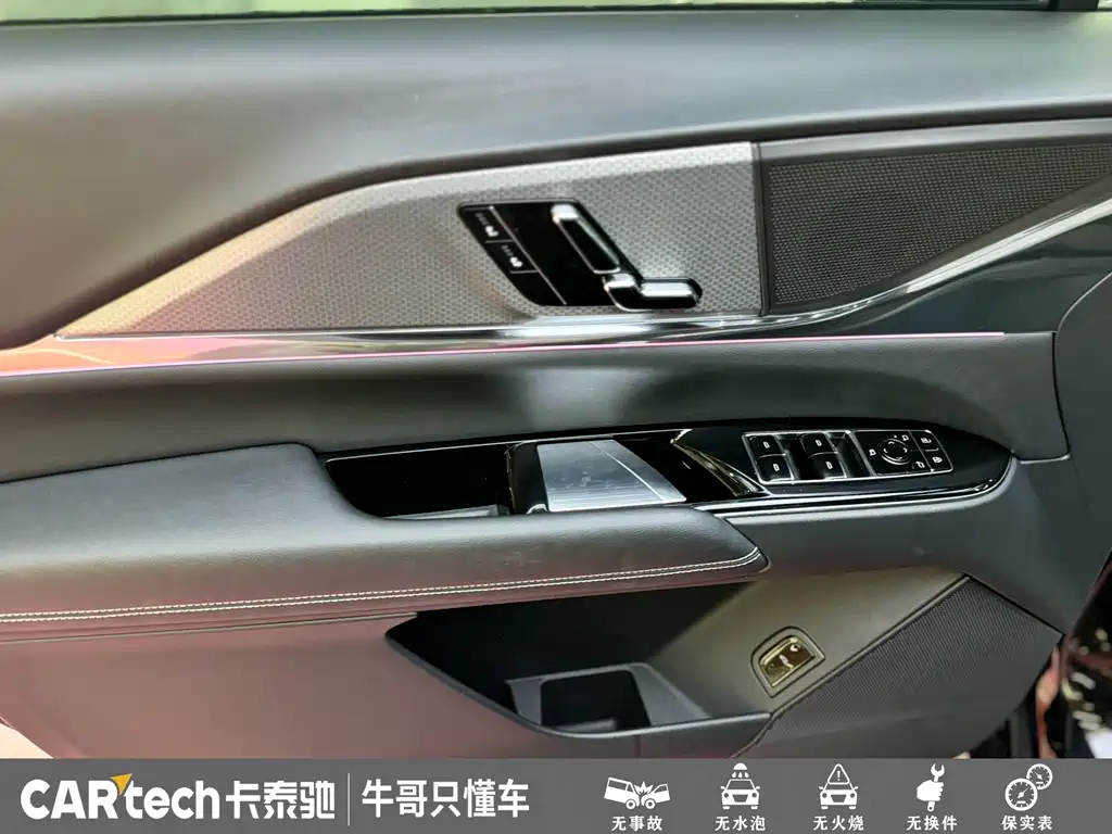 Cadillac XT5 — фото 8
