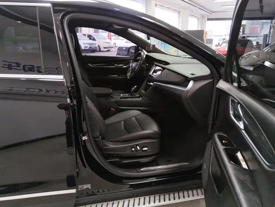 Cadillac XT5 — фото 8