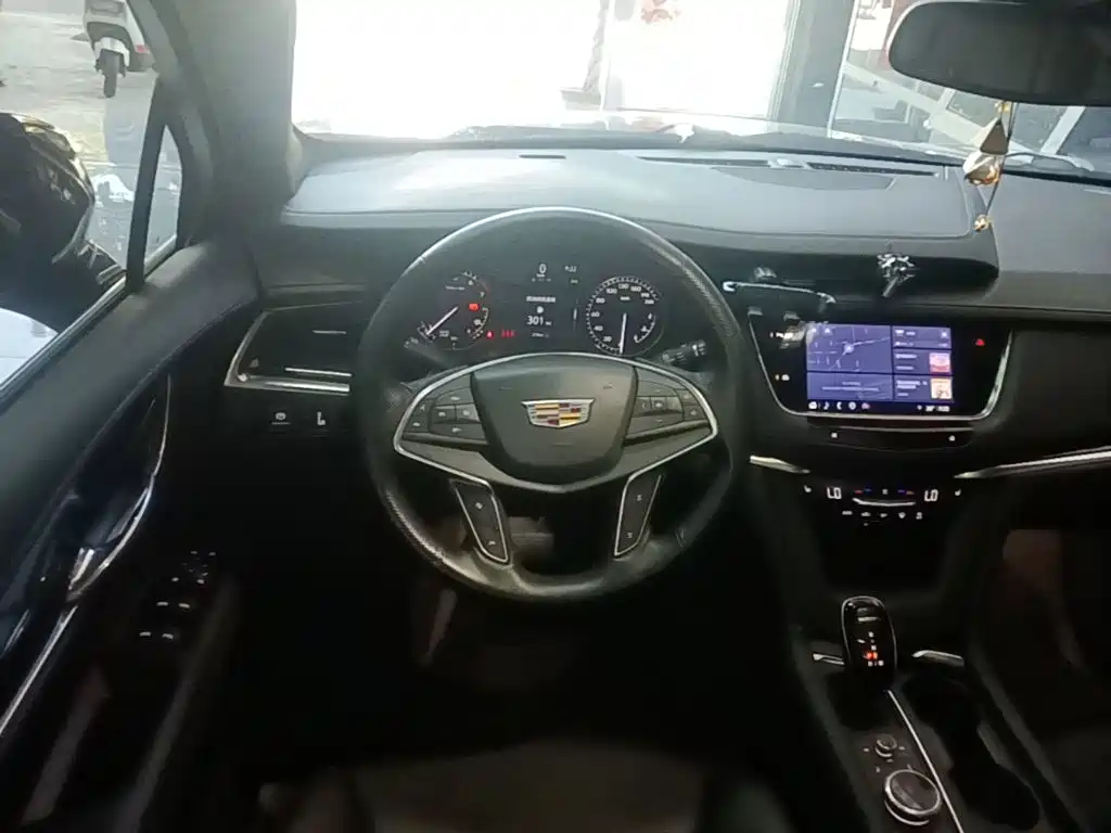 Cadillac XT5 — фото 11