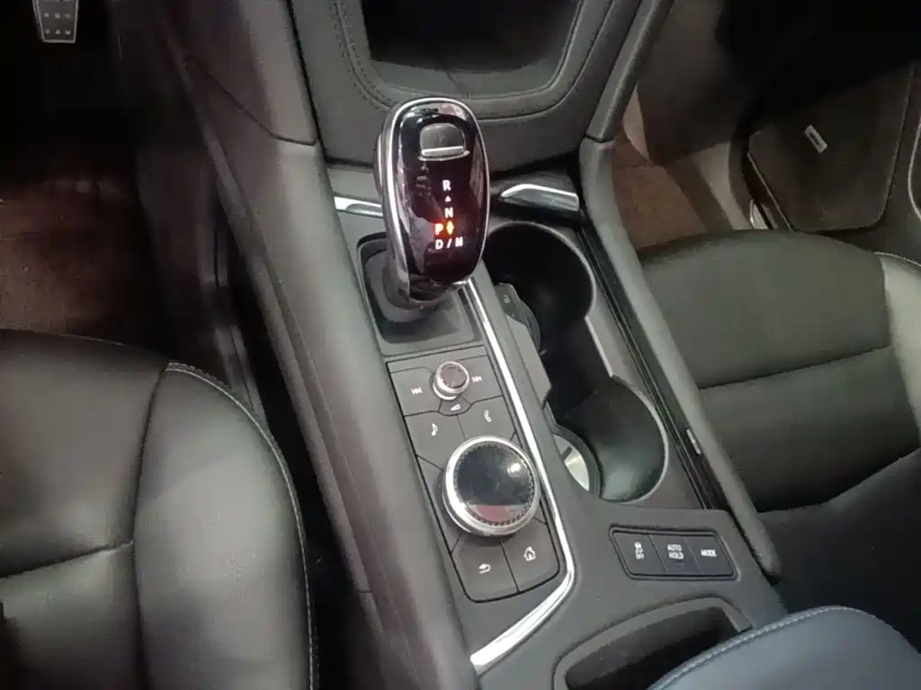 Cadillac XT5 — фото 14