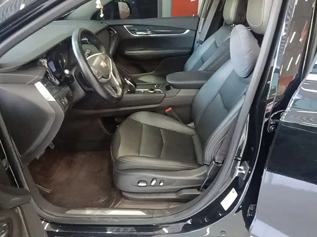 Cadillac XT5 — фото 15