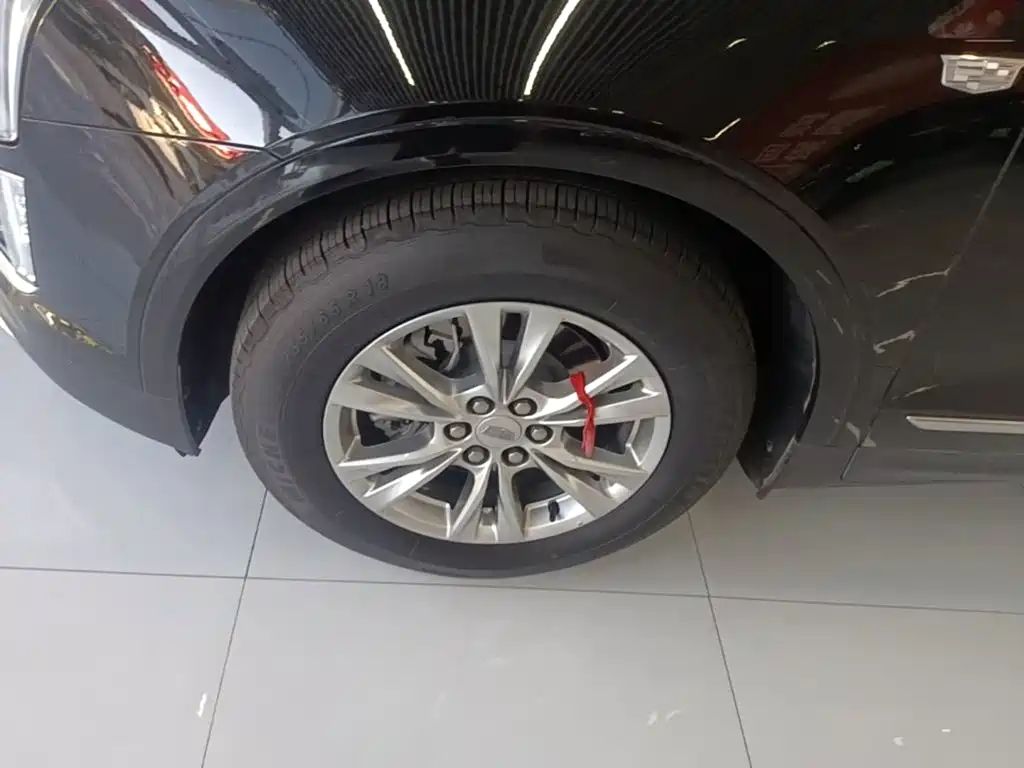 Cadillac XT5 — фото 23