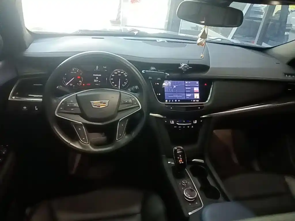 Cadillac XT5 — фото 10