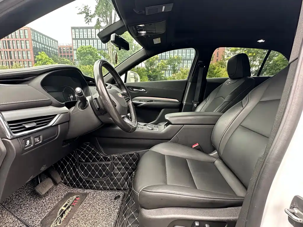 Cadillac XT4 — фото 11
