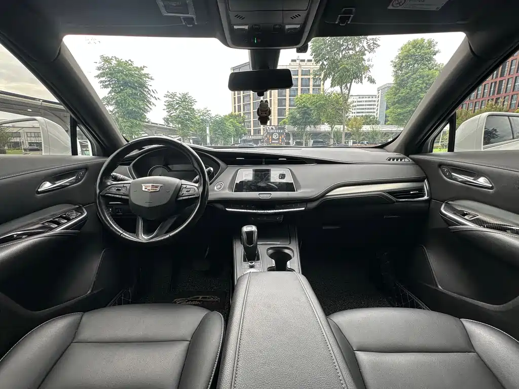 Cadillac XT4 — фото 14