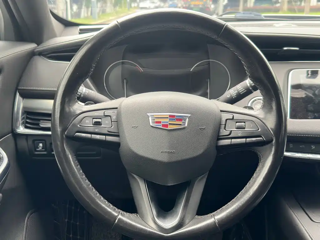 Cadillac XT4 — фото 16