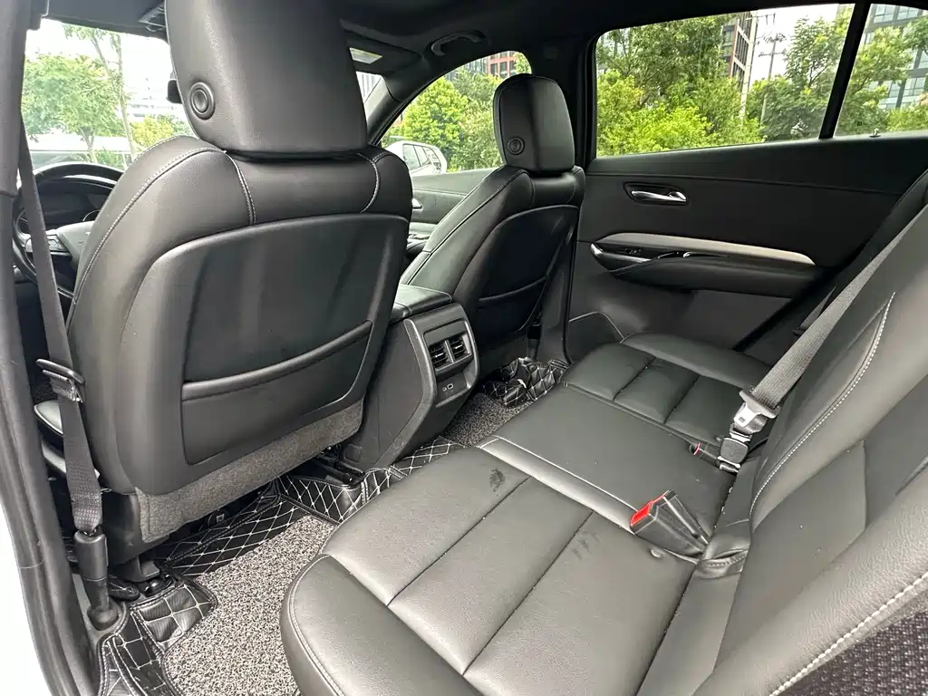 Cadillac XT4 — фото 17