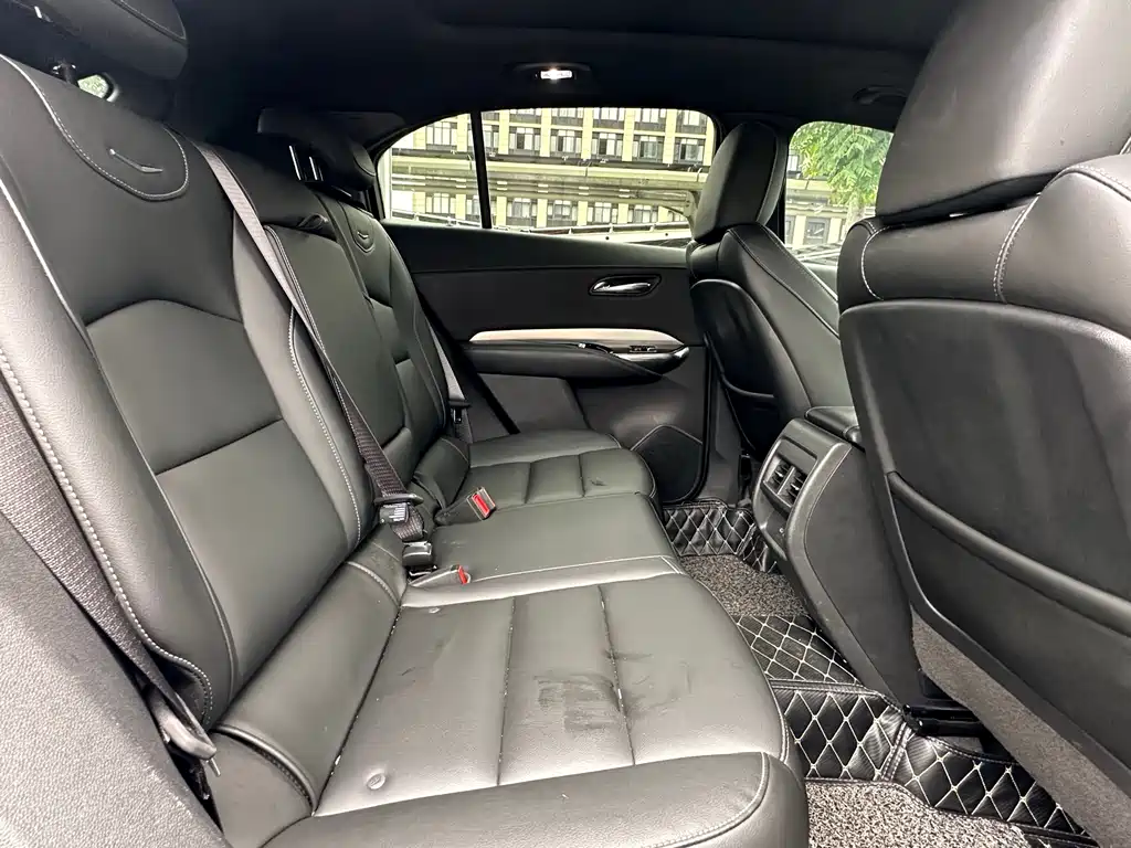 Cadillac XT4 — фото 20