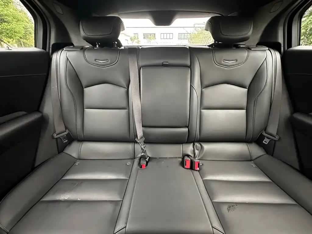 Cadillac XT4 — фото 21